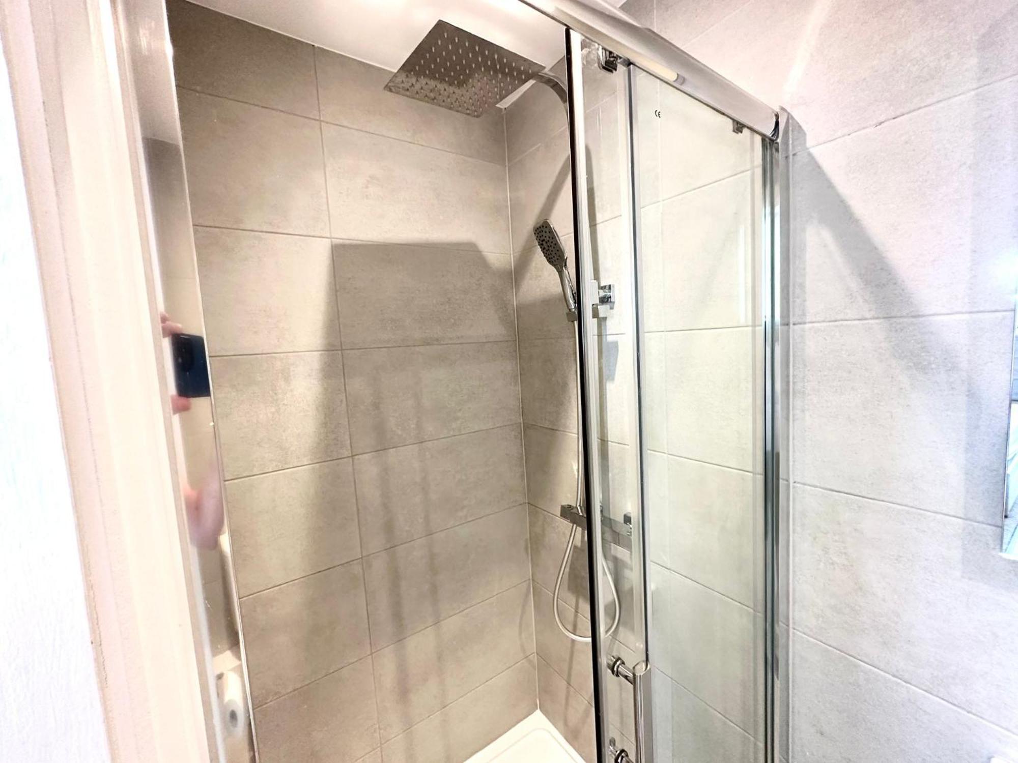 Unique Modern, Private Apartment,15 Mins To Central London Hendon Eksteriør billede